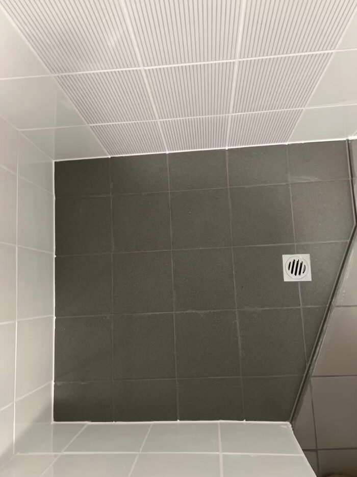 Shower recess after MRX restoration, clean throughout and fully resealed